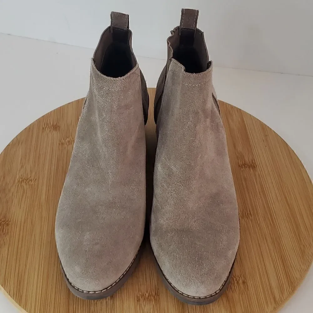 Me Too Womens Zarita 14 Taupe Suede Booties Ankle Boots Shoes 7.5M